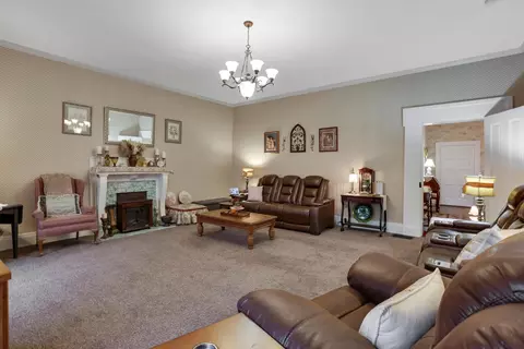 Living - 124 N Scioto St, Circleville, OH 43113 photo 3 of 5