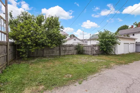 Exterior - 124 N Scioto St, Circleville, OH 43113 photo 7 of 10
