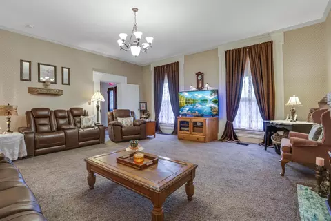 Living - 124 N Scioto St, Circleville, OH 43113 photo 1 of 5