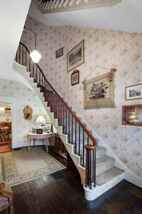 Entry Way - 124 N Scioto St, Circleville, OH 43113 photo 3 of 6