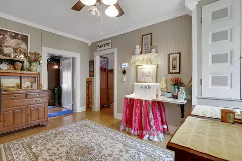 Entry Way - 124 N Scioto St, Circleville, OH 43113 photo 5 of 6