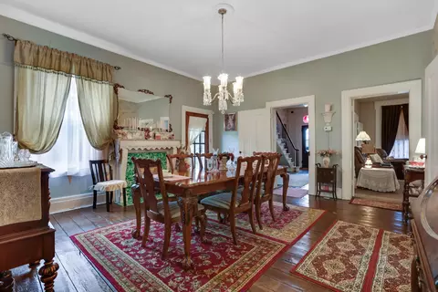 Dining - 124 N Scioto St, Circleville, OH 43113 photo 1 of 2