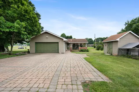 Exterior - 526 Northridge Rd, Circleville, OH 43113 photo 2 of 23