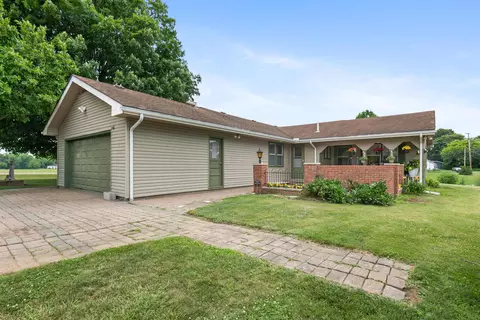 Exterior - 526 Northridge Rd, Circleville, OH 43113 photo 5 of 23