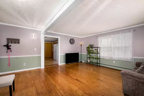 Living - 526 Northridge Rd, Circleville, OH 43113 photo 2 of 4