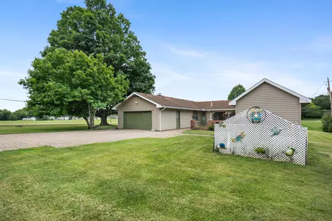 Exterior - 526 Northridge Rd, Circleville, OH 43113 photo 3 of 23
