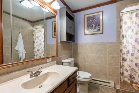 Bath - 526 Northridge Rd, Circleville, OH 43113 photo 3 of 6