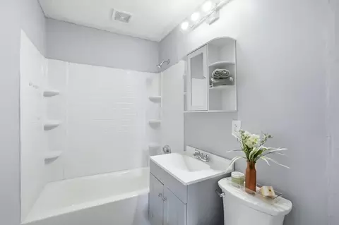 Bath - 1104 Russell Ave, Springfield, OH 45506 photo 1 of 2
