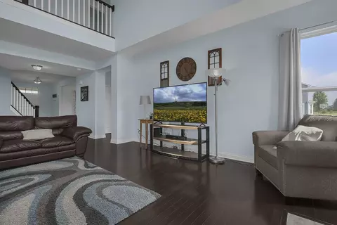 Living - 5609 Meadowhaven Dr, Powell, OH 43065 photo 2 of 3