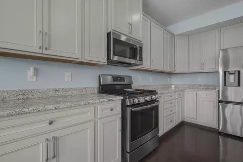 Kitchen - 5609 Meadowhaven Dr, Powell, OH 43065 photo 4 of 4