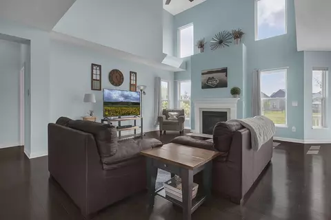 Living - 5609 Meadowhaven Dr, Powell, OH 43065 photo 1 of 3