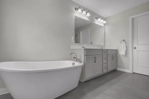 Bath - 5609 Meadowhaven Dr, Powell, OH 43065 photo 3 of 5
