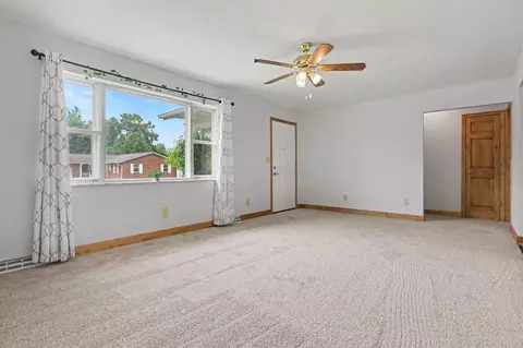 Living - 178 Cliffview Dr, Mount Sterling, OH 43143 photo 4 of 5