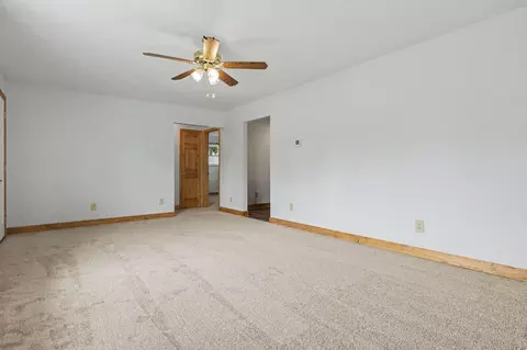 Living - 178 Cliffview Dr, Mount Sterling, OH 43143 photo 3 of 5