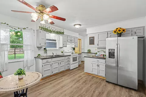 Kitchen - 178 Cliffview Dr, Mount Sterling, OH 43143 photo 1 of 5