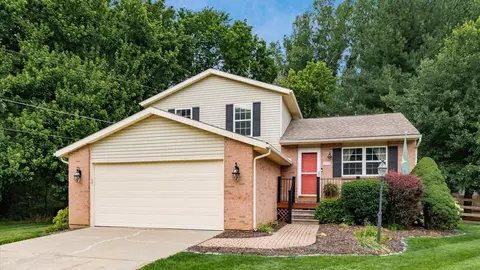 637 Livingston Ct, Heath, OH 43056