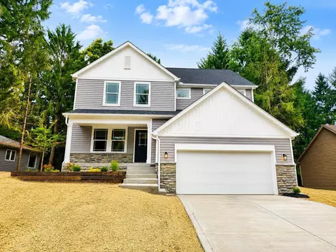 1612 Whispering Pine Ln, Bellefontaine, OH 43311