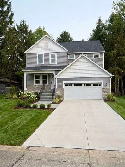 1612 Whispering Pine Ln, Bellefontaine, OH 43311