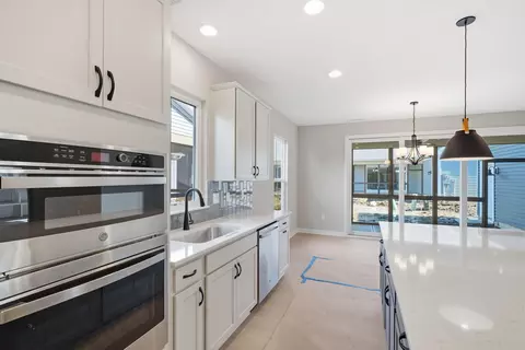 Kitchen - 4541 Corsican E, Hilliard, OH 43026 photo 2 of 3