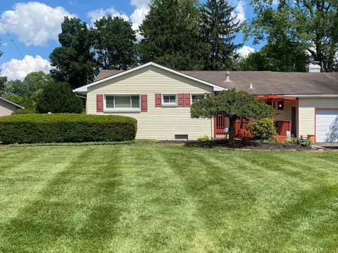 566 Kenwell Dr, Newark, OH 43055