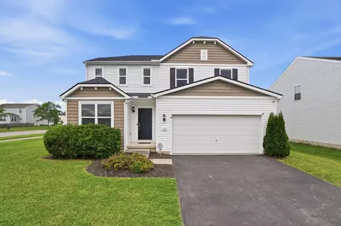 136 Halcyon Dr, Pataskala, OH 43062