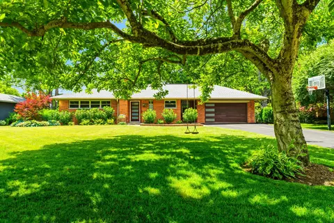 2781 Stratford Dr, Columbus, OH 43220