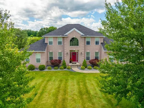 51 Bluebonnett Dr, Heath, OH 43056