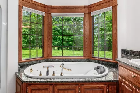 Bath - 770 Standpipe Rd, Jackson, OH 45640 photo 3 of 7