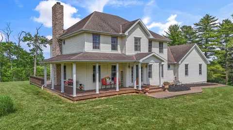 4000 Dillon Hills Dr, Nashport, OH 43830