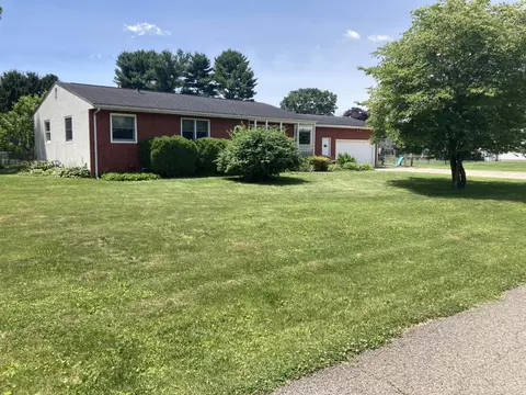 361 Meadow Ln NE, Newark, OH 43055