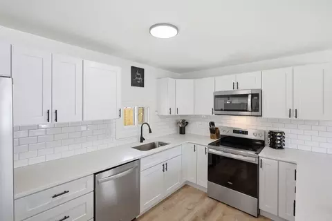 Kitchen - 18 E Oak St, Newark, OH 43055 photo 5 of 5
