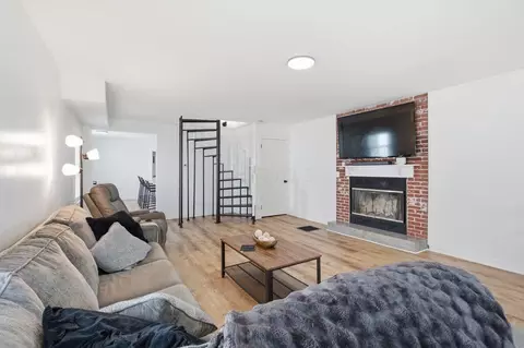 Living - 18 E Oak St, Newark, OH 43055 photo 1 of 2