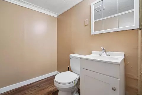 Bath - 117- E 119 E Cecil St, Springfield, OH 45504 photo 2 of 5