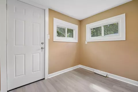 Entry Way - 117- E 119 E Cecil St, Springfield, OH 45504 photo 4 of 11