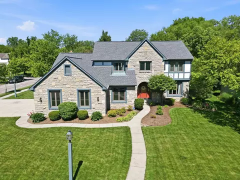 2347 Collins Dr, Worthington, OH 43085
