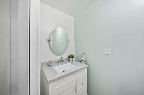 Bath - 262 Barnhart St, Marion, OH 43302 photo 4 of 5