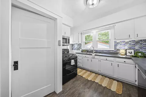 Kitchen - 262 Barnhart St, Marion, OH 43302 photo 2 of 7