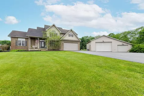 2712 Otter Fork Dr, Centerburg, OH 43011
