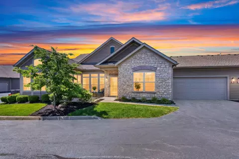 402 Stoneshire Loop, Pataskala, OH 43062