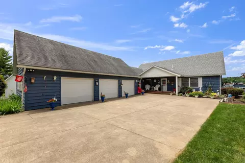 3807 Apple Valley Dr, Howard, OH 43028