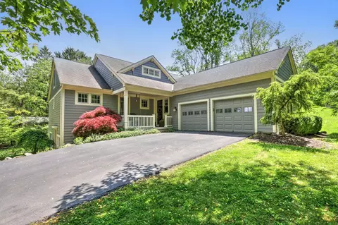 1028 Burg St, Granville, OH 43023
