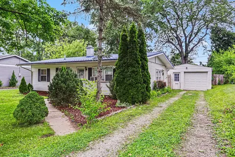 712 Meadow Dr, Newark, OH 43055