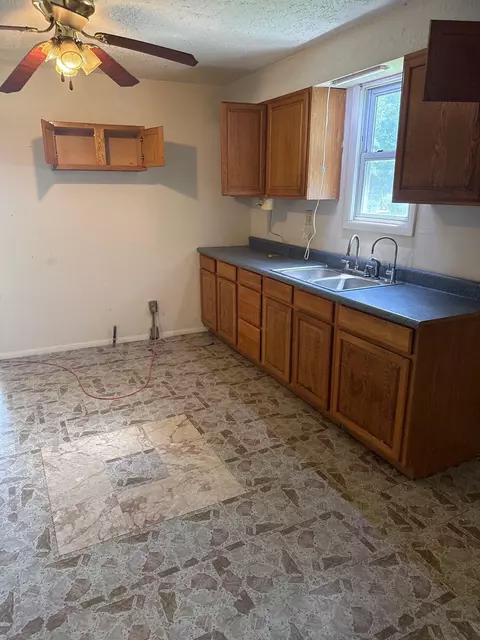 Kitchen - 511 Vernon Ave, Delaware, OH 43015 photo 2 of 2