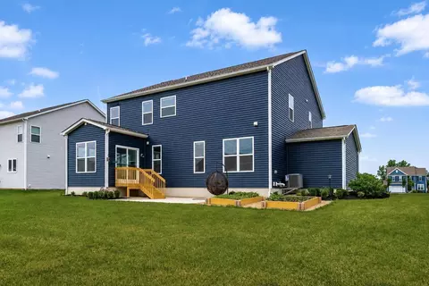 Exterior - 1601 Cromwill Loop, Delaware, OH 43015 photo 9 of 11