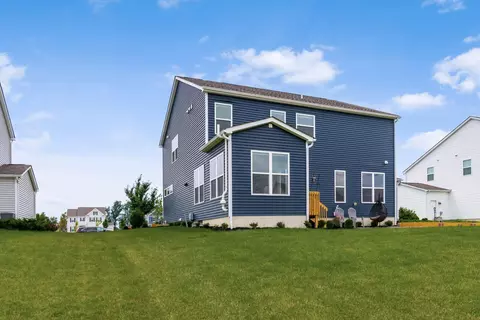Exterior - 1601 Cromwill Loop, Delaware, OH 43015 photo 8 of 11