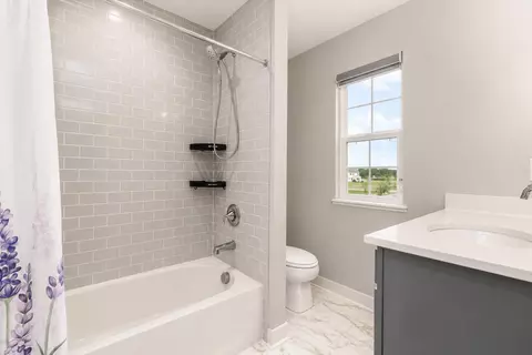 Bath - 1601 Cromwill Loop, Delaware, OH 43015 photo 2 of 5