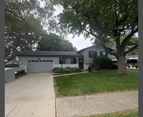 2598 Parlin Dr, Grove City, OH 43123