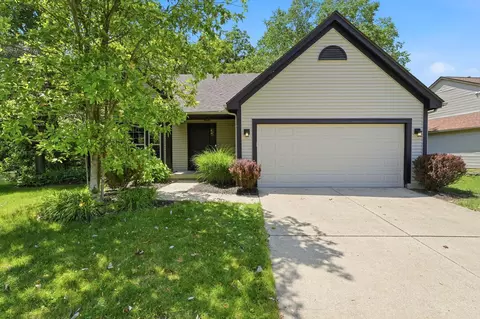 7504 Crossing Pl, Lewis Center, OH 43035