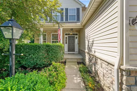 621 Canteridge Dr, Pickerington, OH 43147