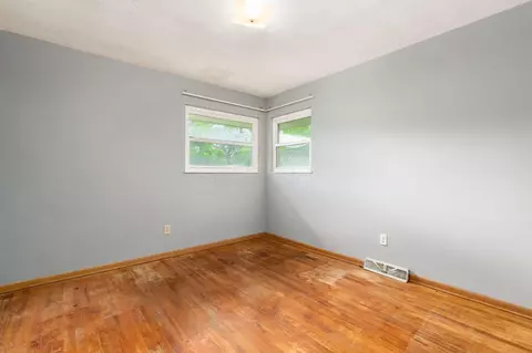 Bedroom - 1417 Devonhurst Dr, Columbus, OH 43232 photo 5 of 6